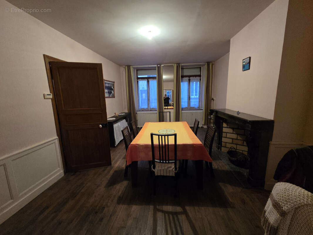 Maison à MAUBERT-FONTAINE