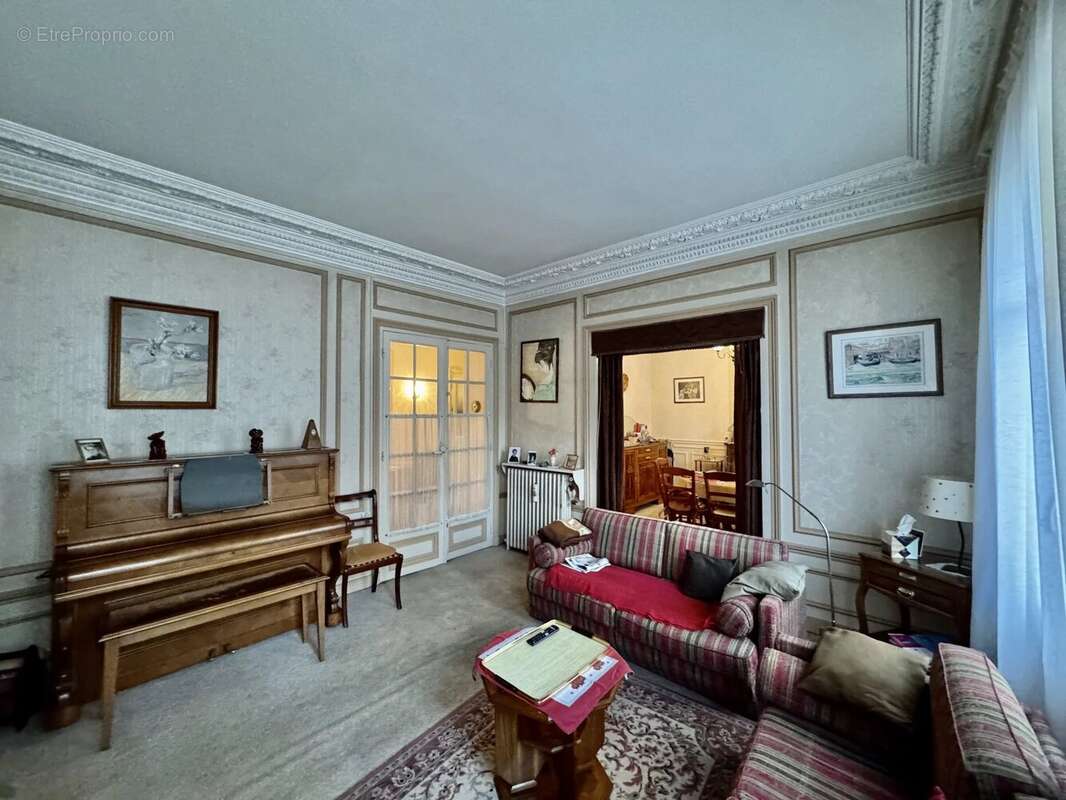 Appartement à NEUILLY-SUR-SEINE