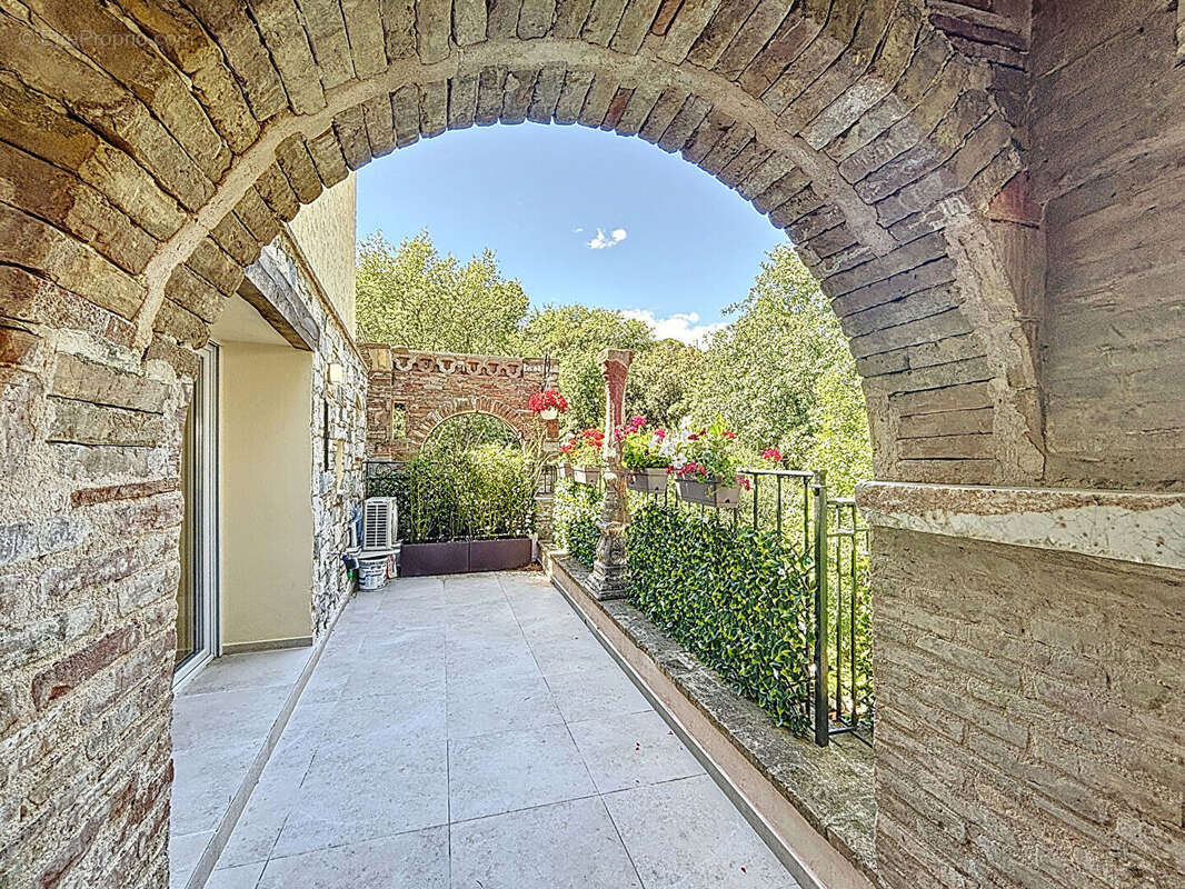 Appartement à SAINT-LAURENT-DU-VAR