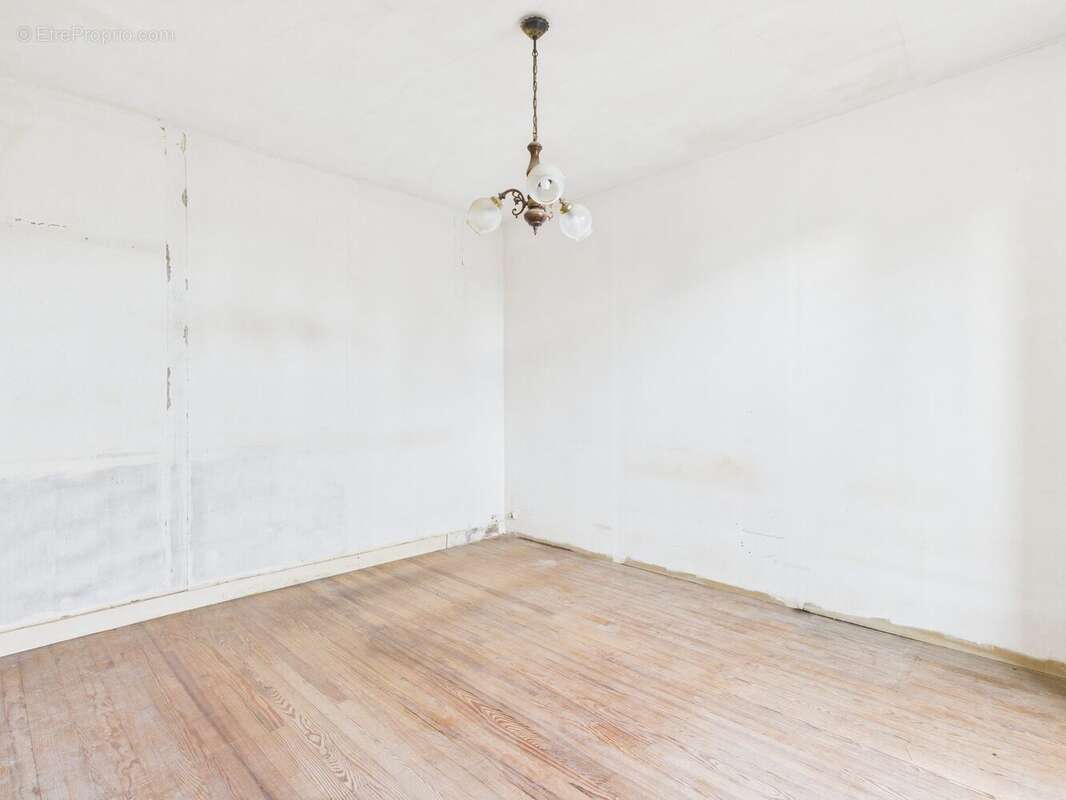 Maison à SAINT-JUST-SAUVAGE