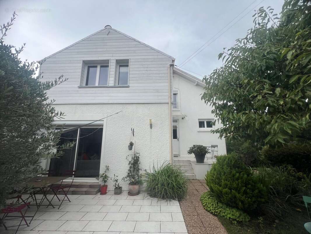 Maison à SARTROUVILLE