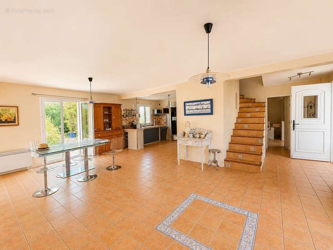 Maison familiale de 159 m² à Saint-Pourçain-sur-Sioule - photo 6