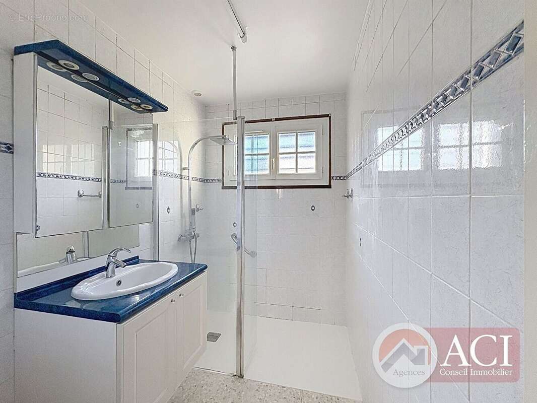 Maison à usage d'habitation édifiée sur 339m2 - photo 5