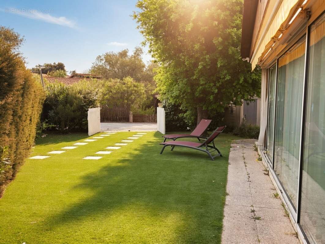 Maison à ROQUEBRUNE-SUR-ARGENS