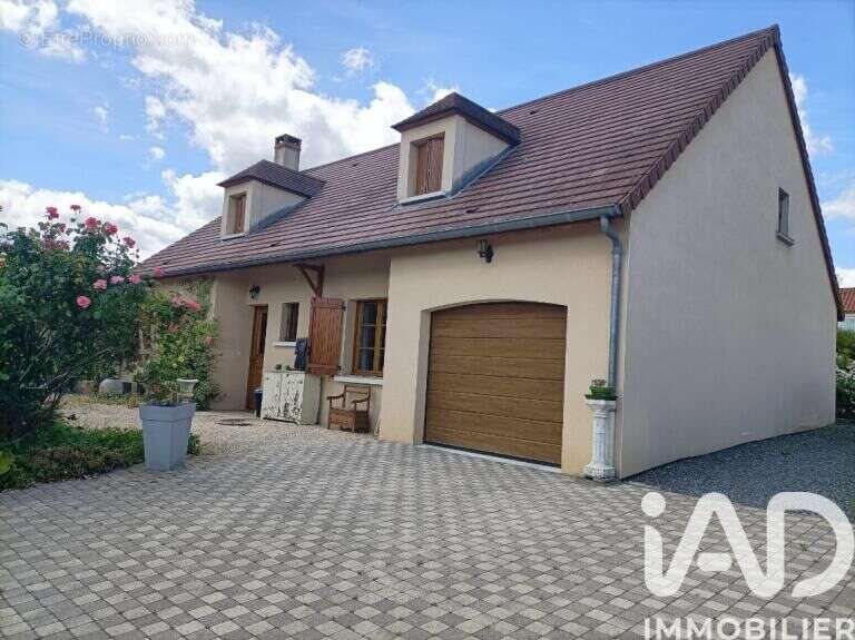 Maison 146 m² à Mazerier  - photo 2