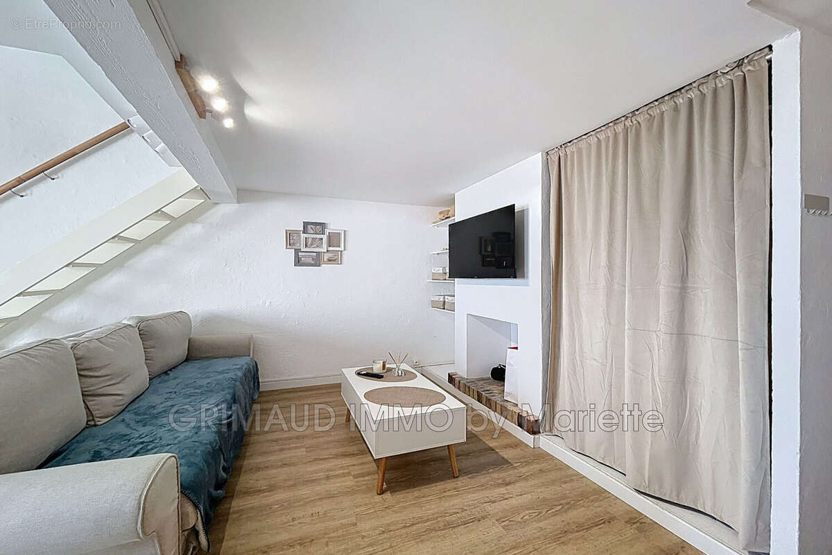 Appartement à GRIMAUD