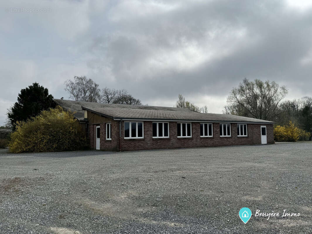 Commerce à AVESNES-SUR-HELPE