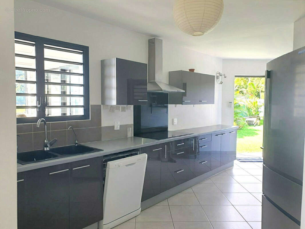 Maison 202 m² à Saint-Denis  - photo 6