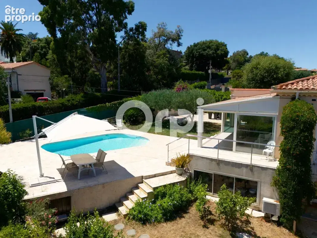 Terrain plat - proche commerces - calme - parfait etat - photo 9