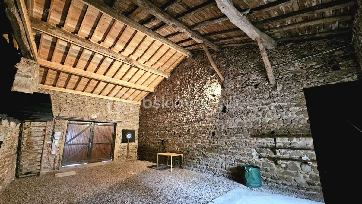Maison à COMMELLE-VERNAY