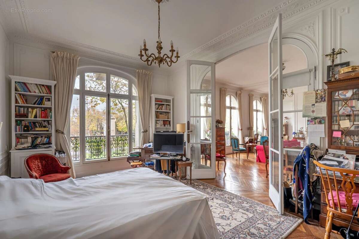 Appartement à NEUILLY-SUR-SEINE