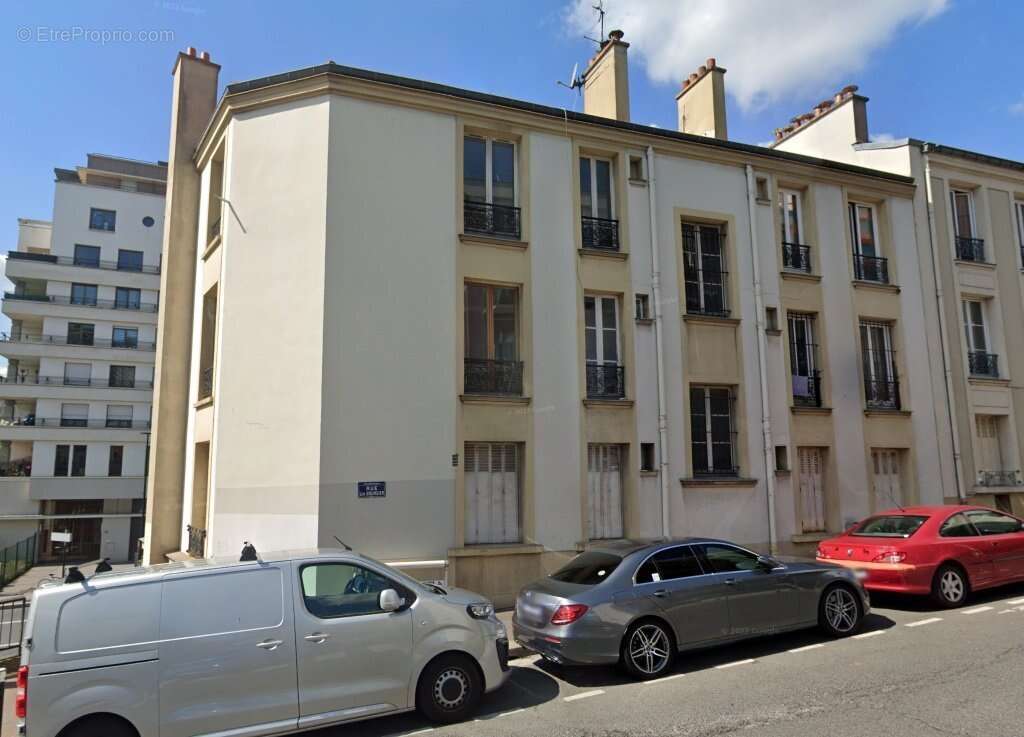 Appartement à COURBEVOIE