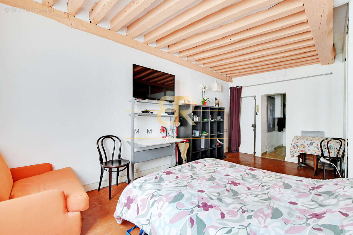 Appartement à PARIS-3E