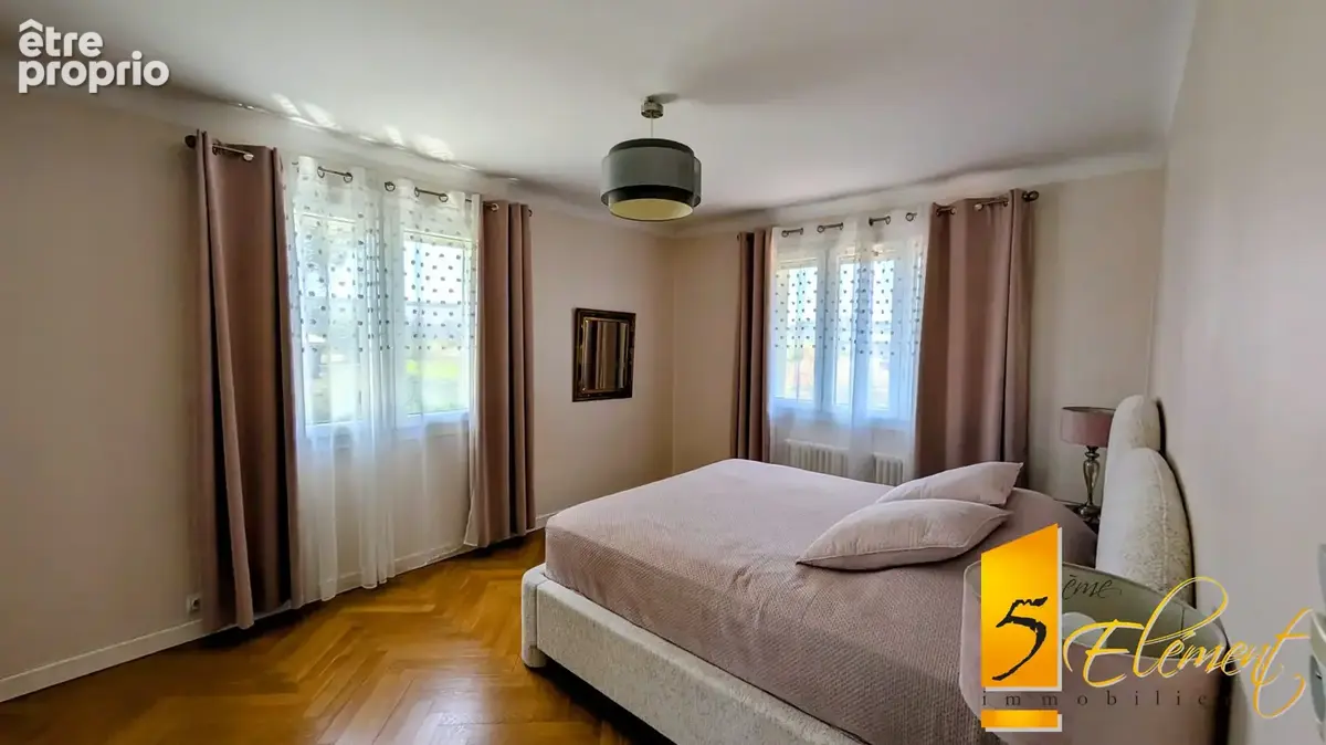 Maison 5 pièces 154 m² à vendre à Decines-Charpieu (69150) - photo 7