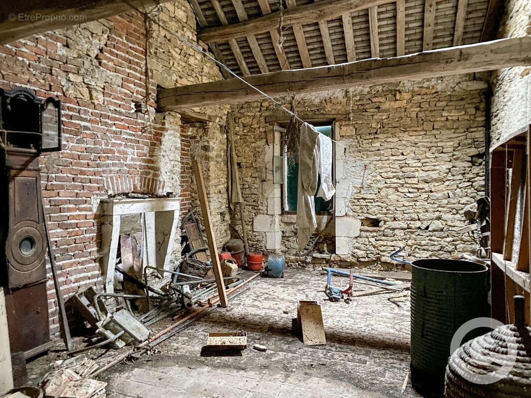 Maison à FONTENAY-PRES-VEZELAY