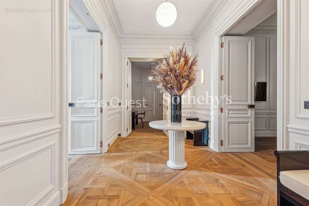 Appartement à PARIS-8E