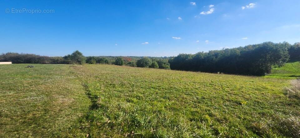 Terrain à TAURIAC