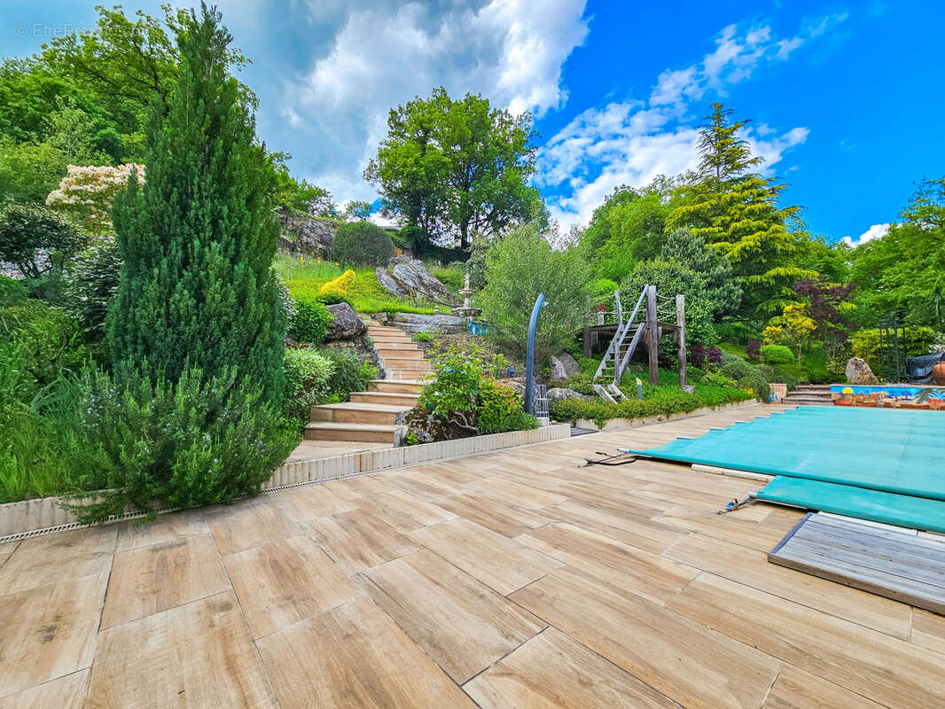 Maison à SAINT-BEAUZELY