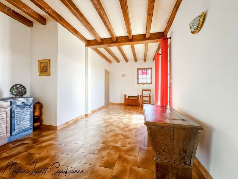 Maison à SAINT-MARTIAL-DE-VALETTE
