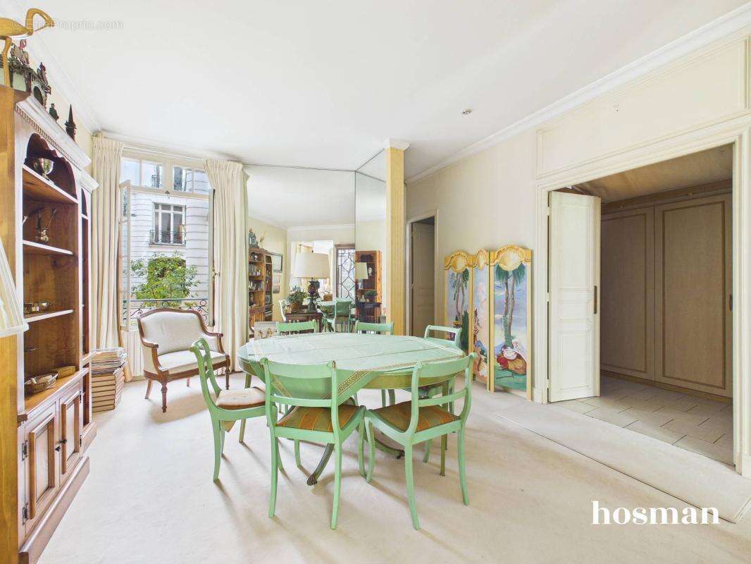 Appartement à PARIS-17E