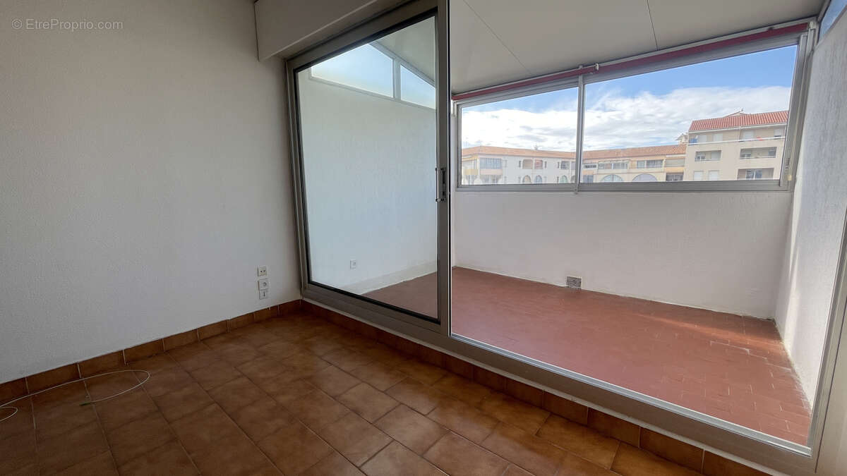 Studio plus loggia fermée - vue marina à sète   plage des quilles - photo 4