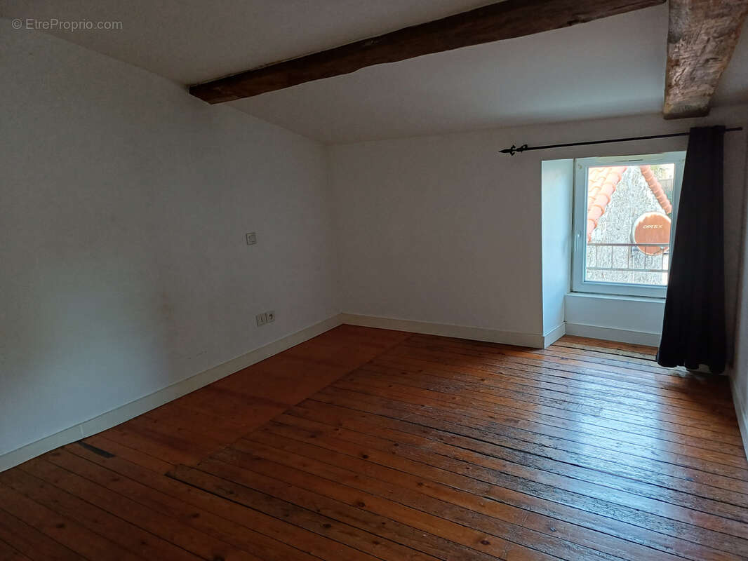 Maison à LA CHAIZE-LE-VICOMTE