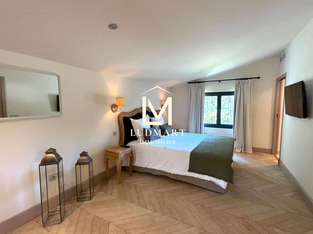 Propriété de caractère avec ancienne bergerie rénovée, piscine et 7,5 hectares en Provence - photo 25