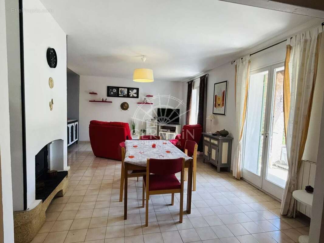 Maison à L'ISLE-SUR-LA-SORGUE