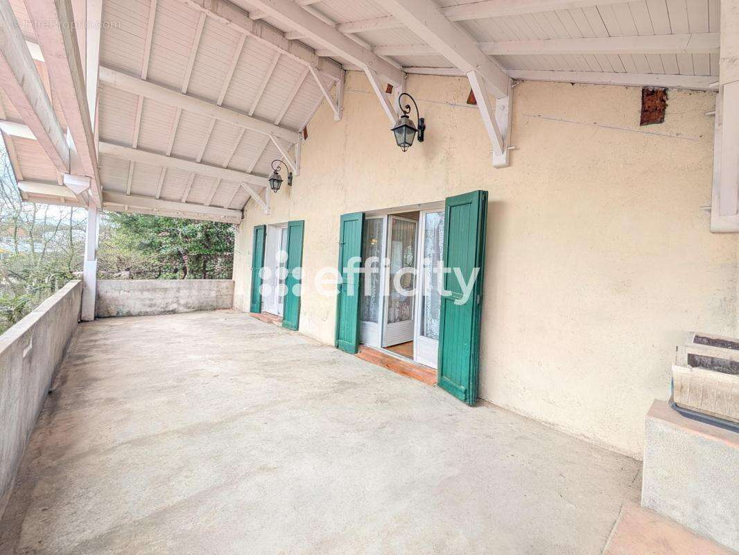 Appartement à RIVES