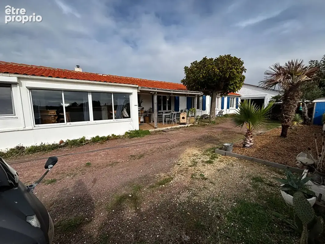 Belle Longère Oléronaise avec Hangar de 176 m² sur 2 691 m² de Terrain - photo 2