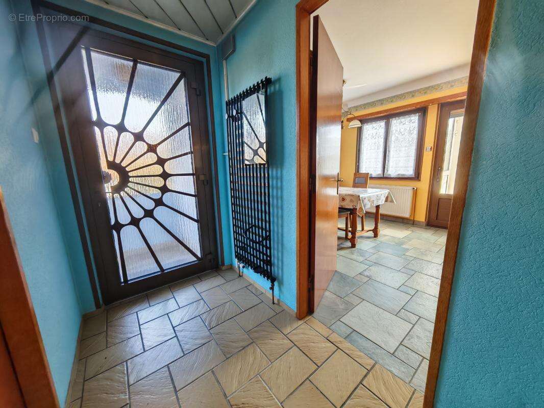Maison 7 pièces - 4 chambres - Sous sol - Terrain 8.5 ares - photo 8