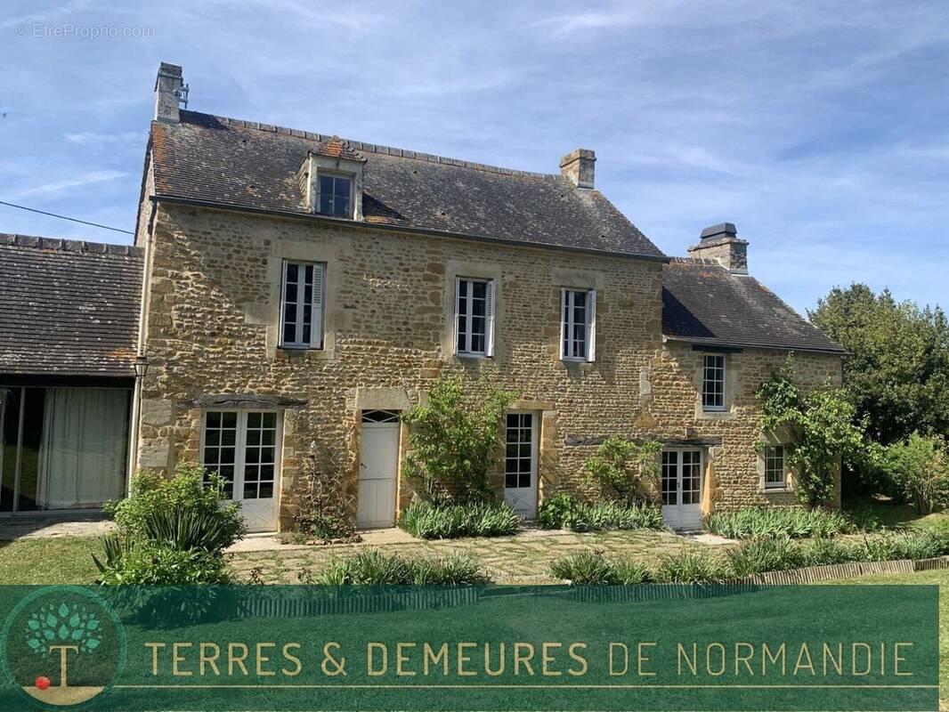 Maison à MESLAY