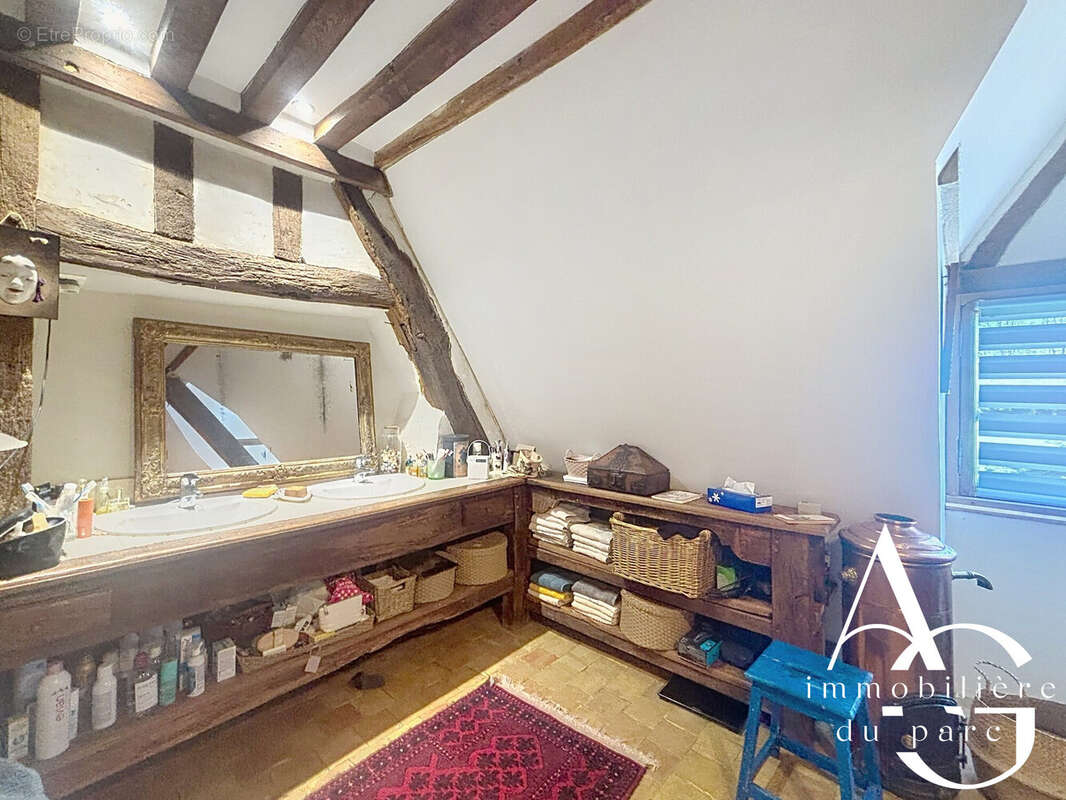 Maison 202 m² à Saint-Arnoult  - photo 8