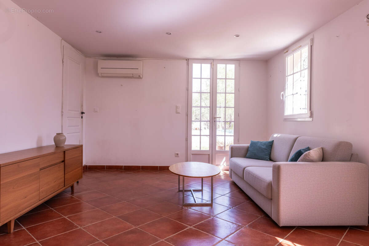 VILLA FORCALQUEIRET 200 m² avec dépendance T2 dans un quartier prisé - photo 12