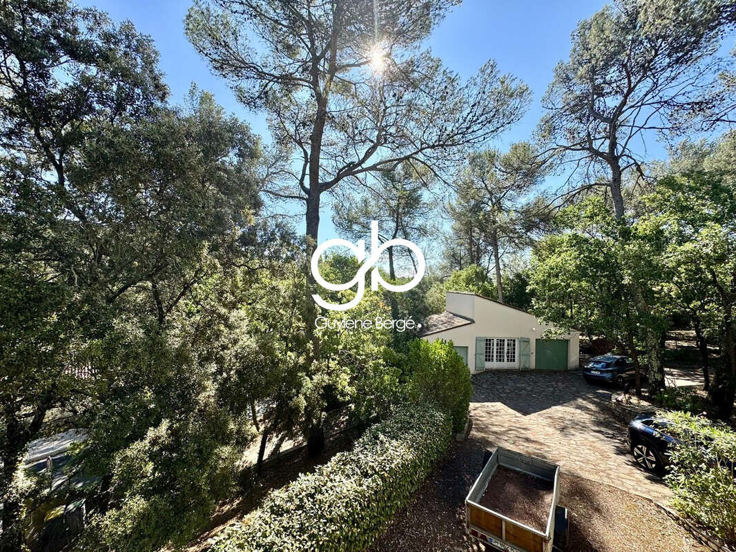 Maison à SAINT-CLEMENT-DE-RIVIERE