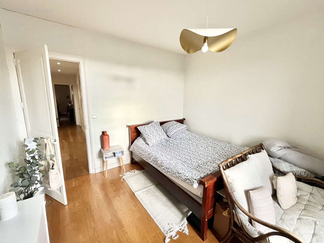 7 pièces de 183 M2 - Centre-ville - 5 chambres - Cuisine équipée - Parking - photo 13