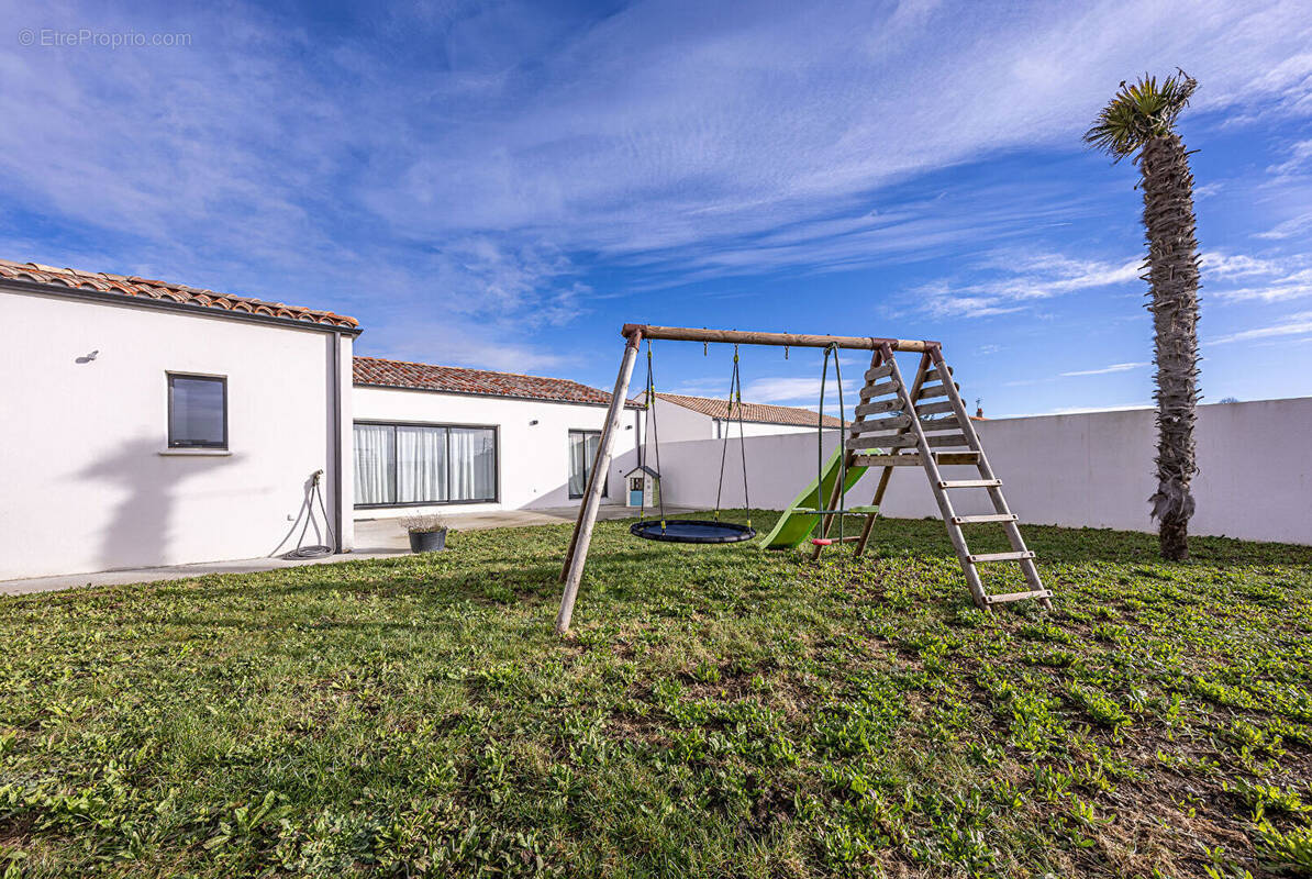 Maison à LE THOU