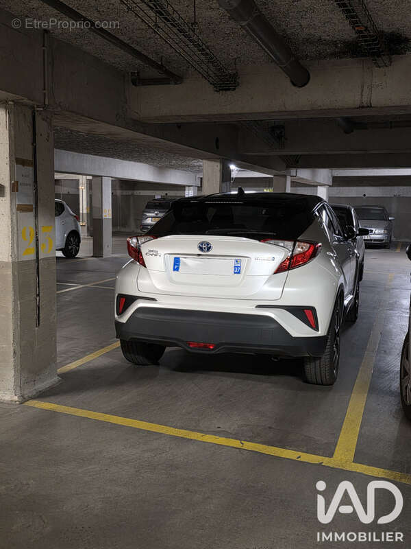 Photo 2 - Parking à TOURS