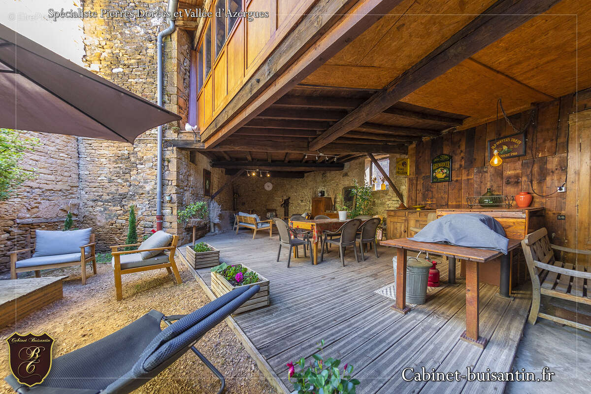 Maison en pierre de caractère : alliance du charme et du potentiel - photo 3