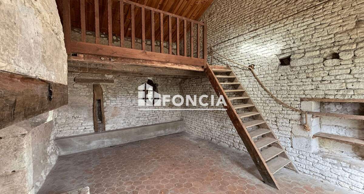 Maison et dependances a renover - photo 4