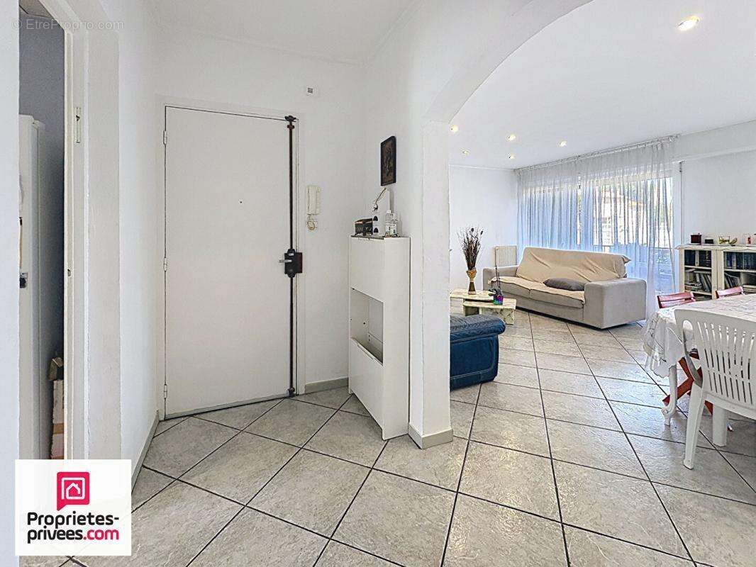 Marseille Appartement T4 st tronc balcons cave et stationnement - photo 9