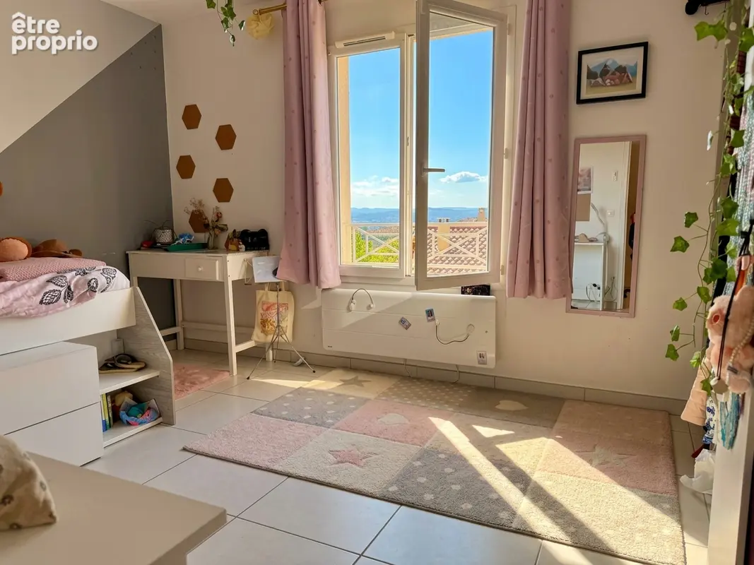 Oingt - Une villa familiale 5 chambres avec piscine et vue dégagée - photo 7