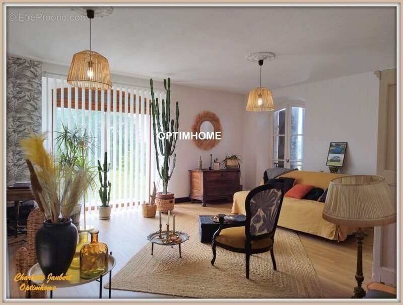 Maison à AUBETERRE-SUR-DRONNE