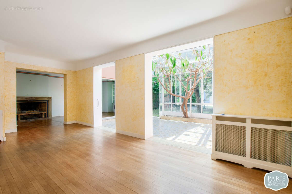 Maison à ISSY-LES-MOULINEAUX