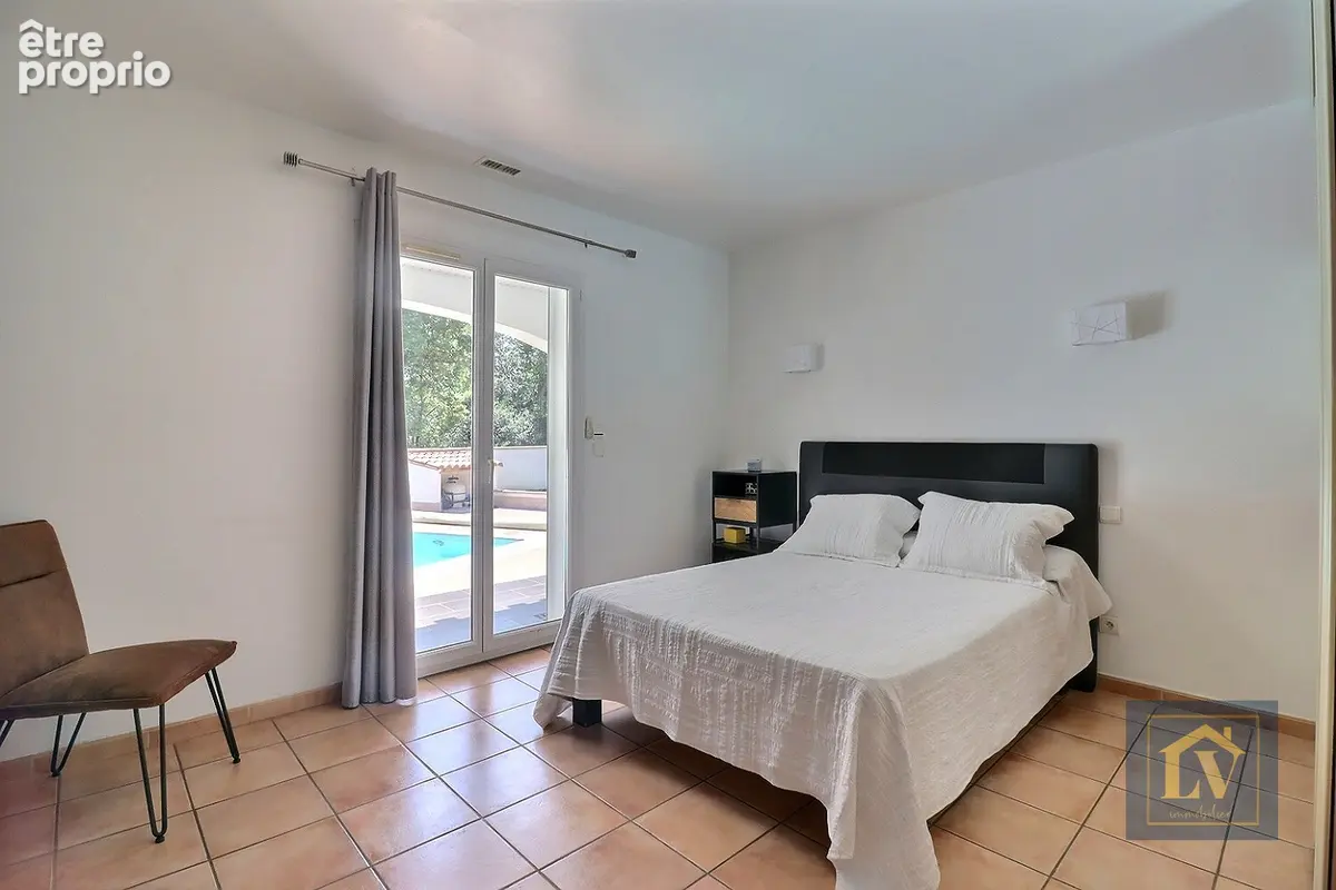A vendre villa provençale avec garage et dépendance, grand jardin et piscine - photo 13