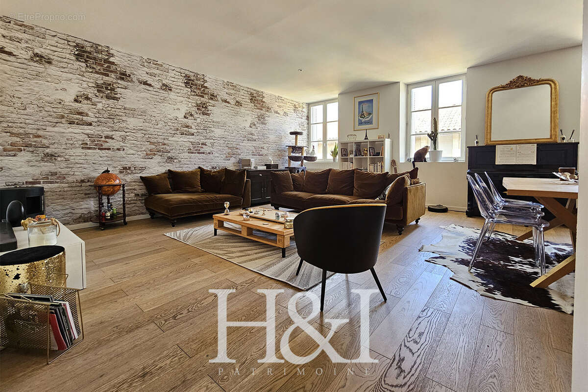 Appartement à JAUNAY-CLAN