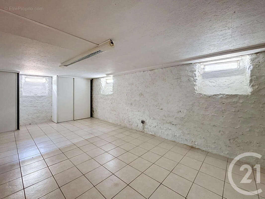 Maison 300 m² à Combs-La-Ville  - photo 9