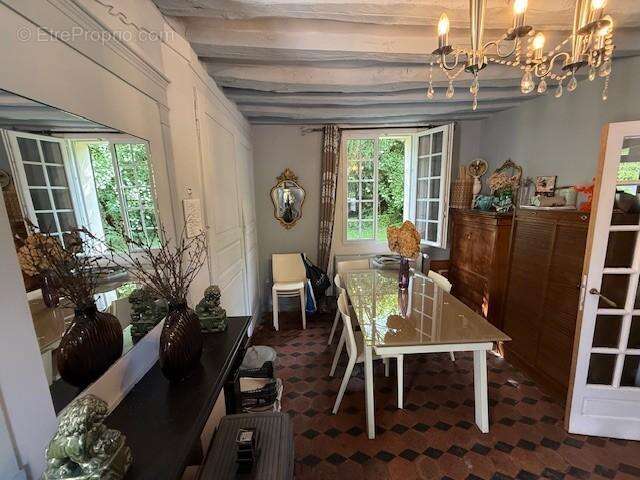 Maison à SAINT-MARTIN-DE-BIENFAITE-LA-CRESSONNIERE