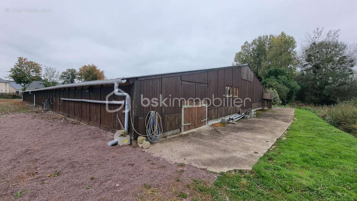 Terrain à NOYERS-BOCAGE