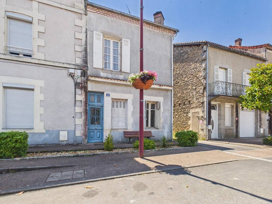Maison à PIEGUT-PLUVIERS